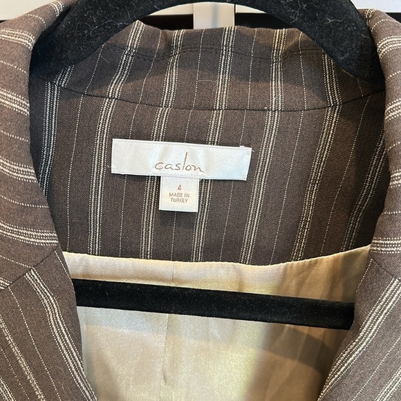Caslon brown/white striped 2 button closure 2 pocket blazer size 4 - Picture 2 of 3